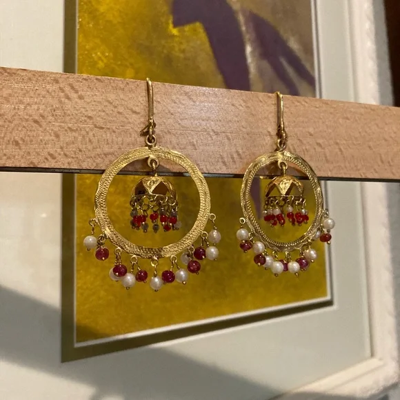 Earrings. Beautiful. Pre Owned. Gold Tone. - Picture 12 of 15